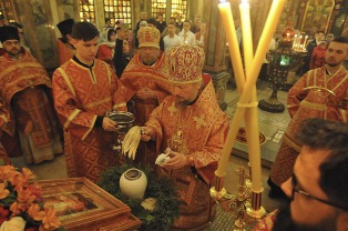 В 80-ю годовщину  со дня Победы в Великой Отечественной войне Митрополит Вениамин возглавил Божественную литургию в крипте храма-памятника в честь Всех святых города Минска